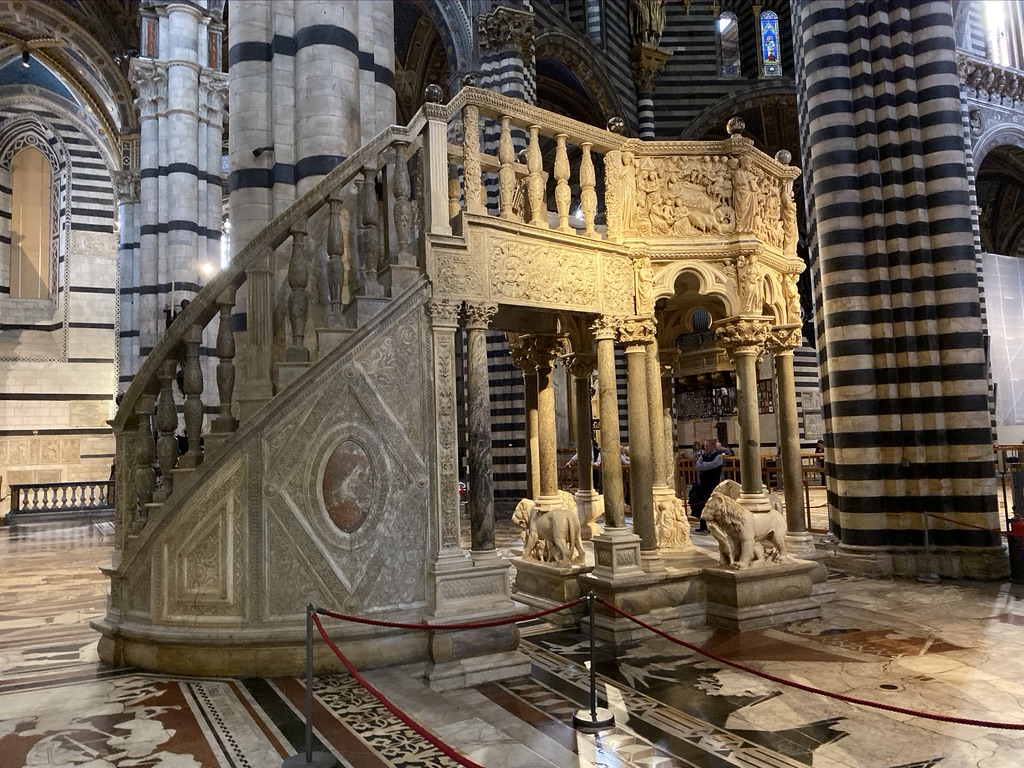 Sienna Cathedral del Santa Maria pulpit